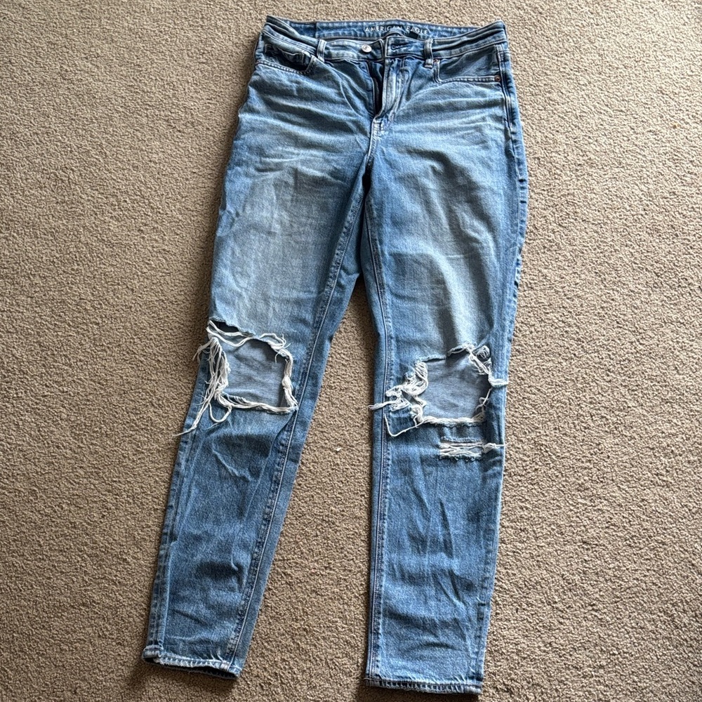 Light Wash Ripped Mom Jeans